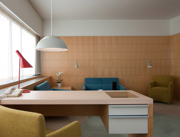 AJ Royal Hotel 19 00174