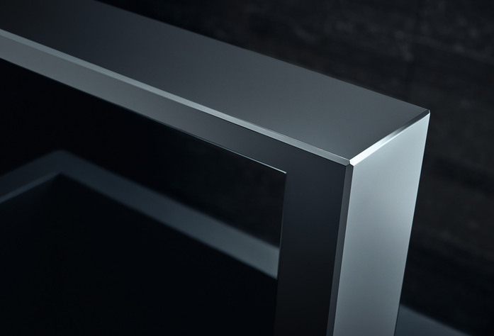 AXOR Edge Einhebel Waschtischmischer 190 mit Push Open Ablaufgarnitur Diamantschliff Polished Black Chrome 03 2021 08 30 064329 itvw