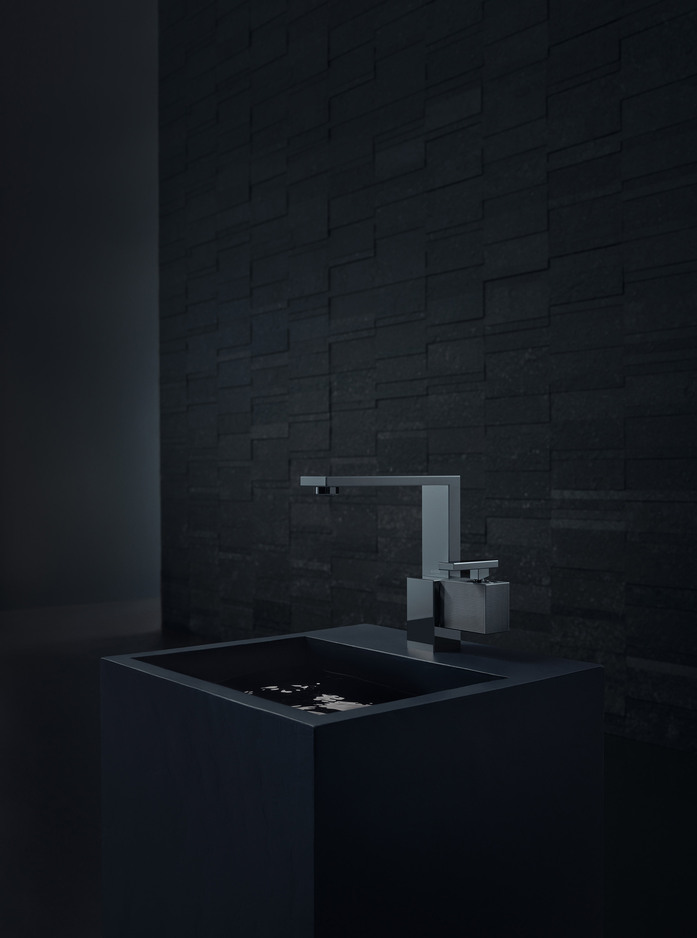 AXOR Edge Einhebel Waschtischmischer 190 mit Push Open Ablaufgarnitur Diamantschliff Polished Black Chrome 04 2021 08 30 064339 mahq