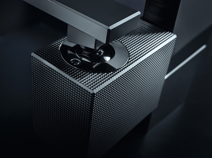 AXOR Edge Einhebel Waschtischmischer 190 mit Push Open Ablaufgarnitur Diamantschliff Polished Black Chrome 05 2021 08 30 064349 wahp