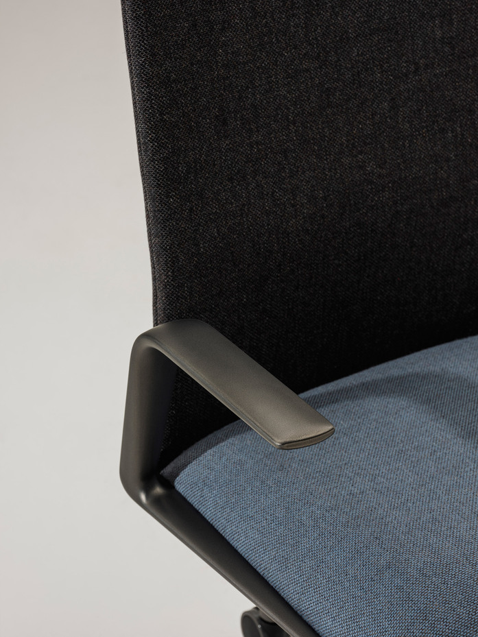 Arper Kinesit Met task chair ph Salva Lopez DSF0166