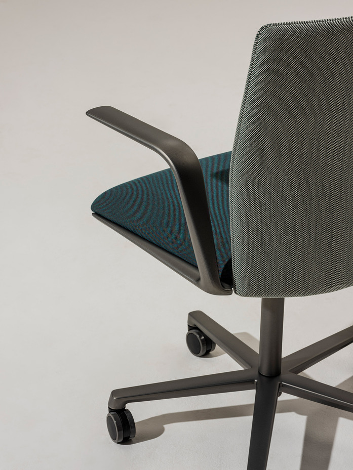 Arper Kinesit Met task chair ph Salva Lopez DSF0167