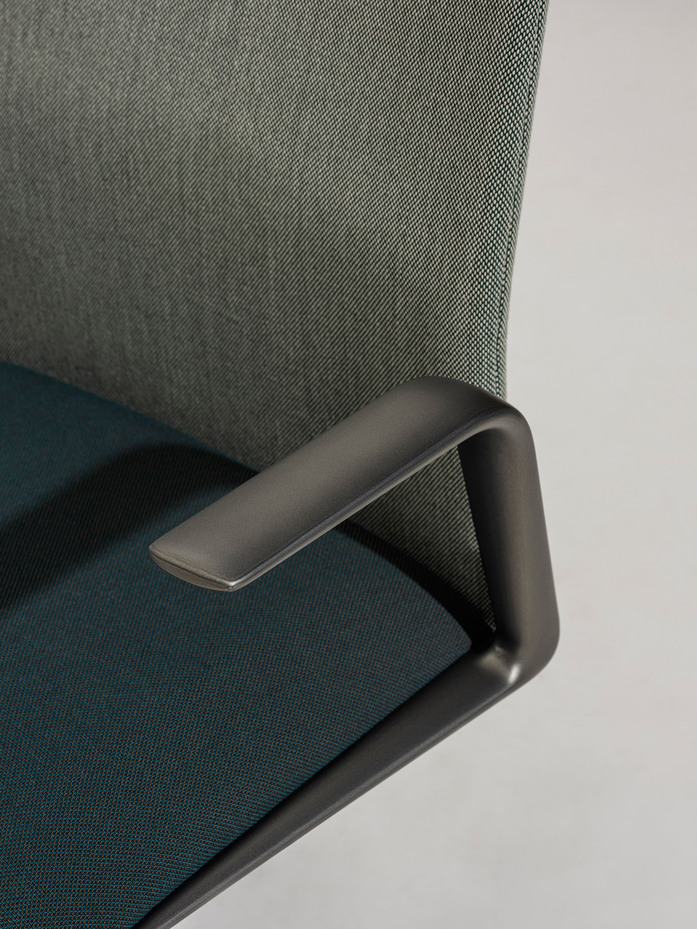 Arper Kinesit Met task chair ph Salva Lopez DSF0168