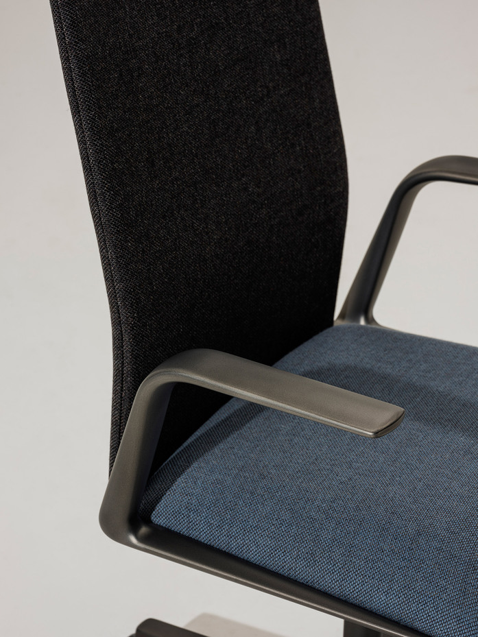 Arper Kinesit Met task chair ph Salva Lopez DSF0171