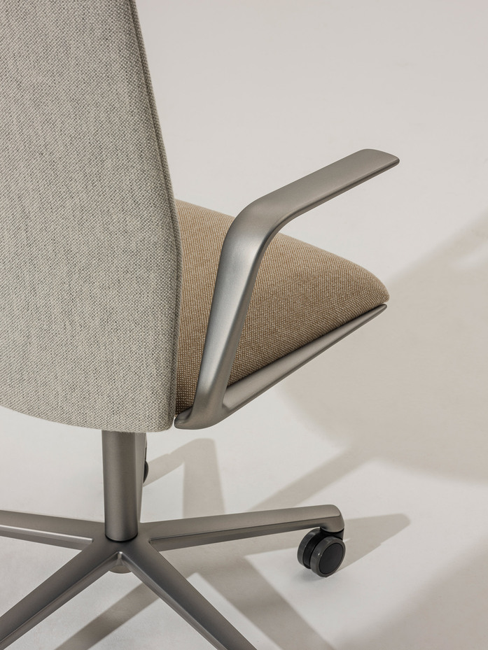 Arper Kinesit Met task chair ph Salva Lopez DSF0185