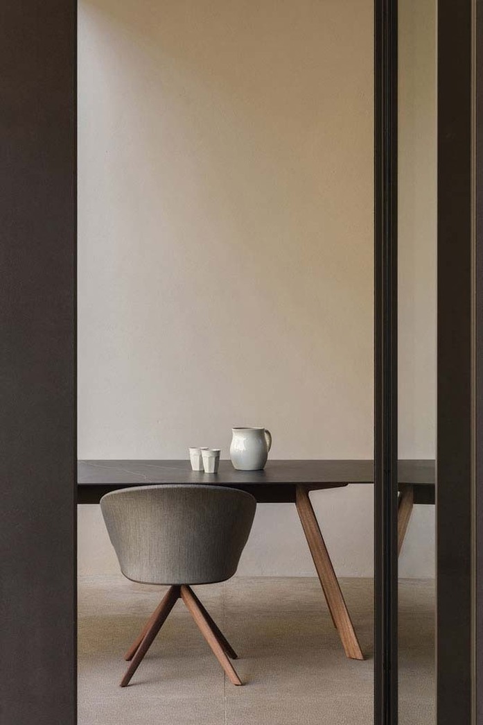 C166 P blum dining armchair 02