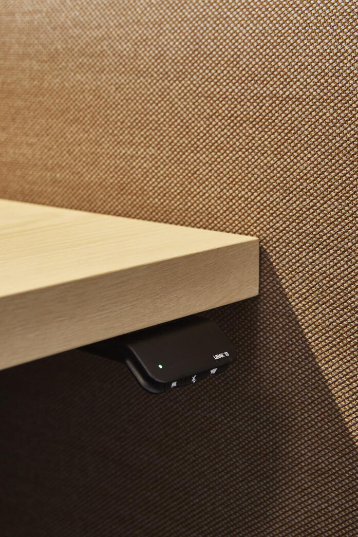 COR Floater desk RGB 14