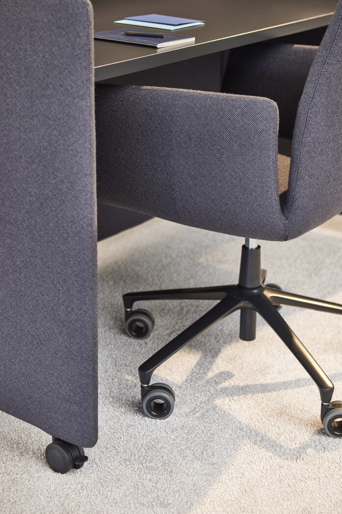 COR Floater desk RGB 15