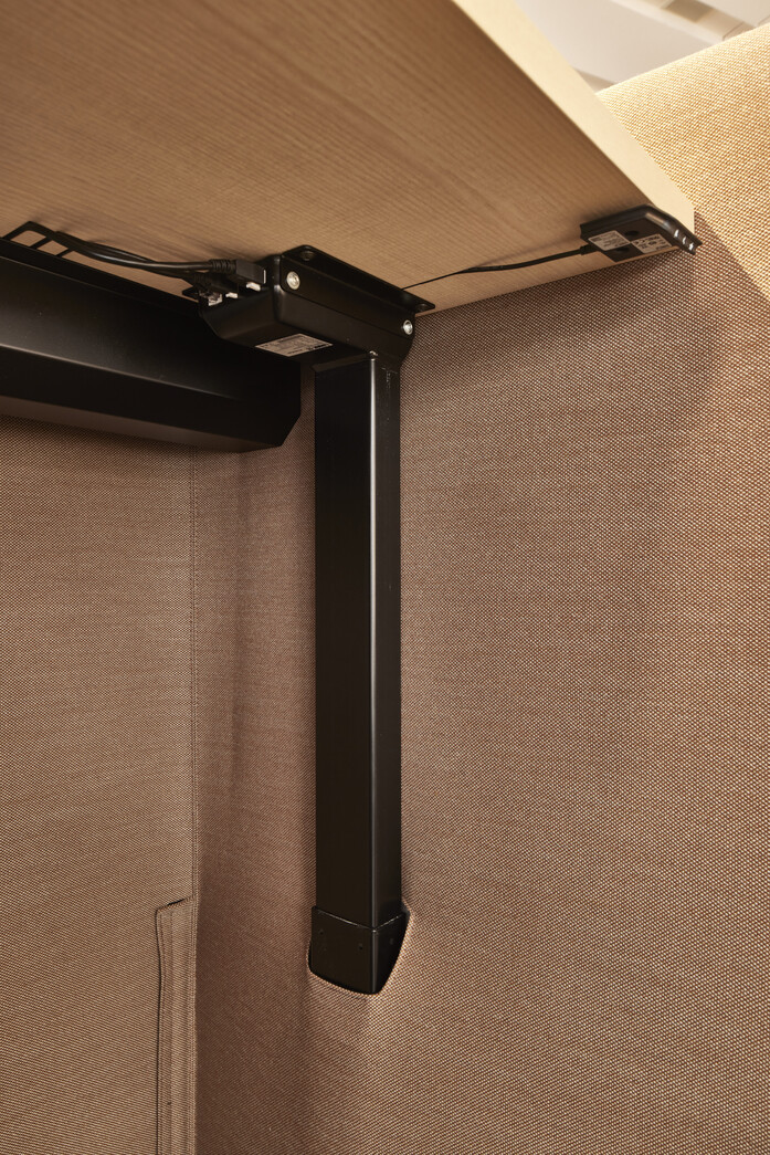 COR Floater desk RGB 16