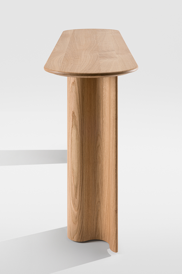 CURTAIN CONSOLE 09