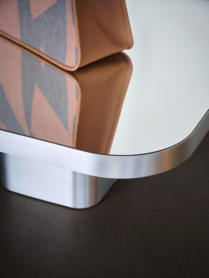 Classi Con bow coffee table aluminium photo frinzel 05