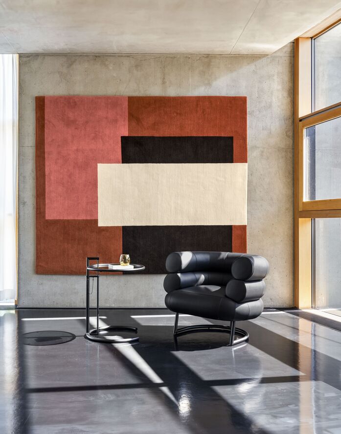 Classi Con cassis rug adjustable table e1027 black version bibendum armchair vt photo hassos