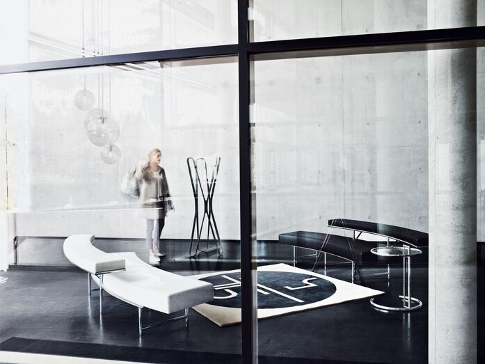 Classi Con monte carlo sofa st tropez rug saturn coat stand adjustable table e 1027 photo seelen