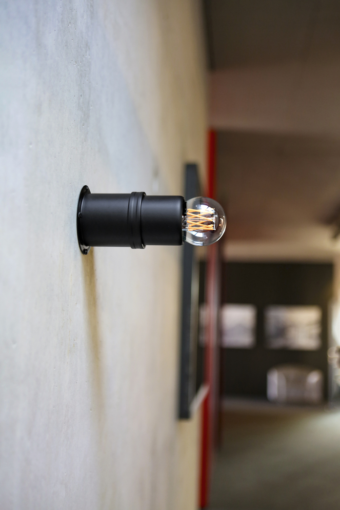 Classi Con pailla black hallway