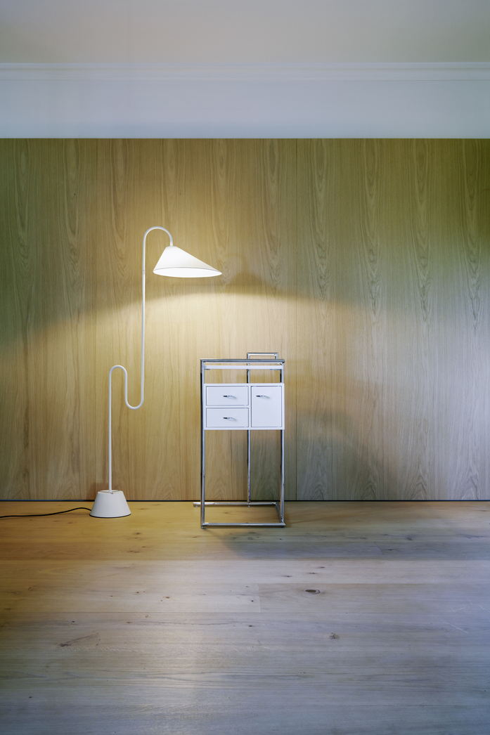 Classi Con roattino floor lamp petite coiffeuse photo kain