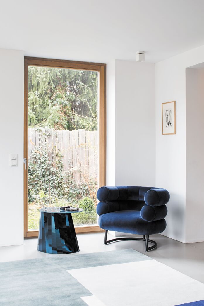 Classi Con roquebrune rug pli side table low bibendum armchair 1 photo hassos