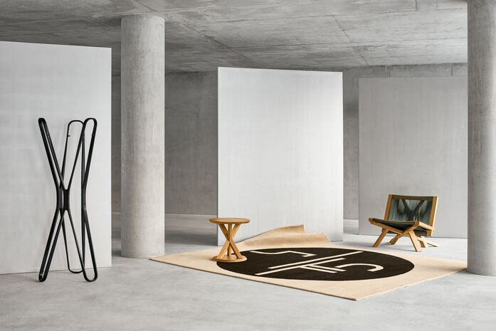 Classi Con saturn coat stand st tropez rug volkshaus side table oak volkshaus lounge chair oak photo hassos
