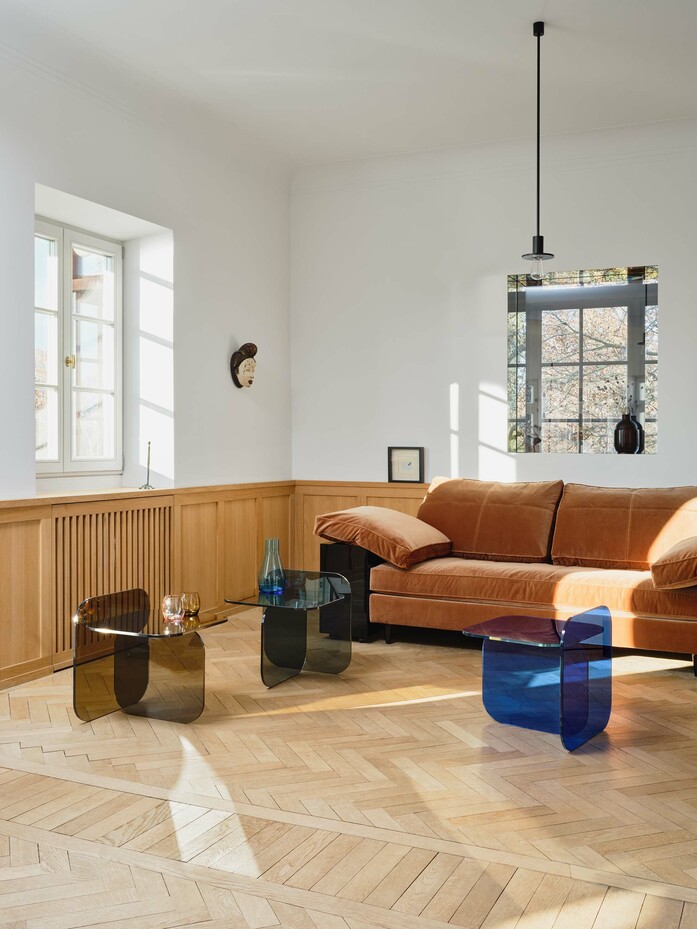 Classi Con sol side table group lota sofa vt photo kellermann