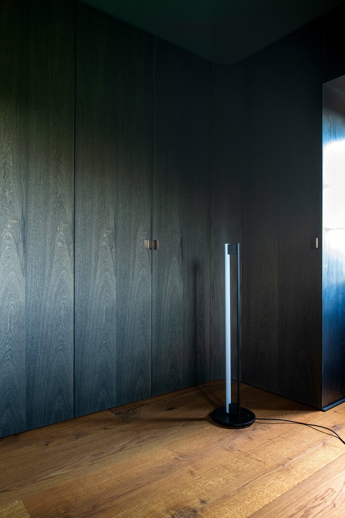 Classi Con tube light floor lamp black light off photo kain