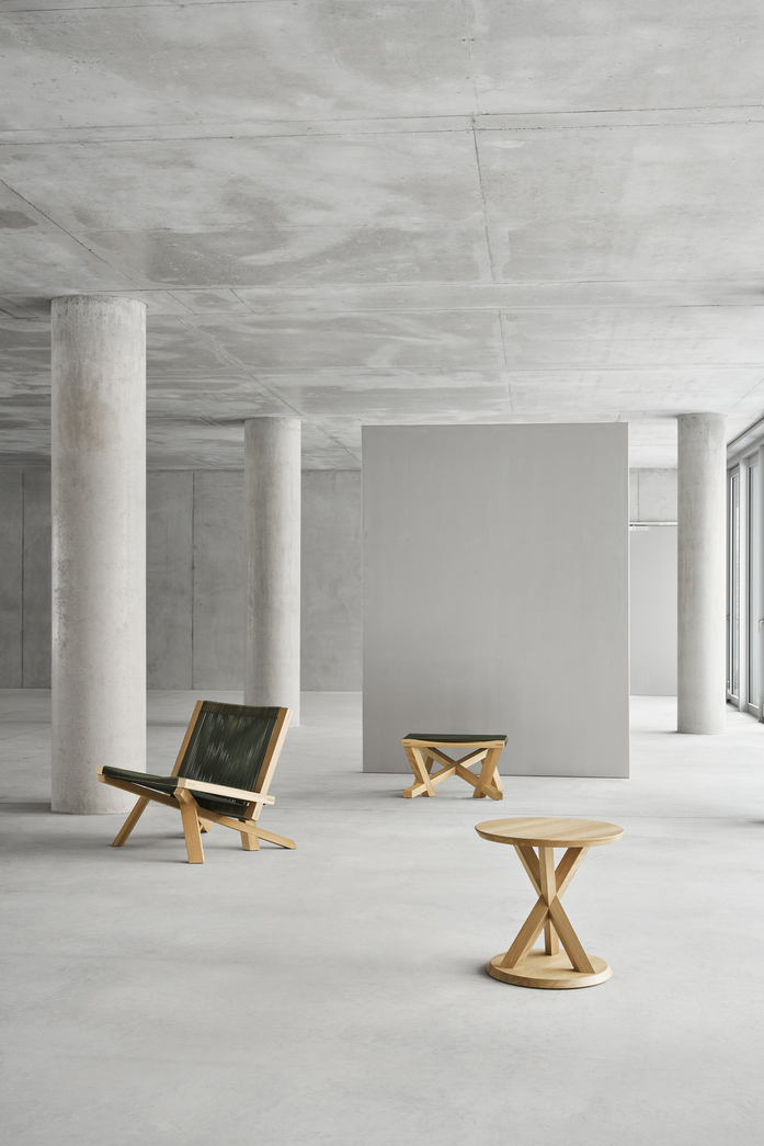 Classi Con volkshaus lounge chair oak volkshaus stool oak volkshaus side table oak photo hassos