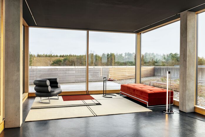 Classi Con wendingen rug 300x250 bibendum bell coffee table adjustable table e1027 day bed tube light