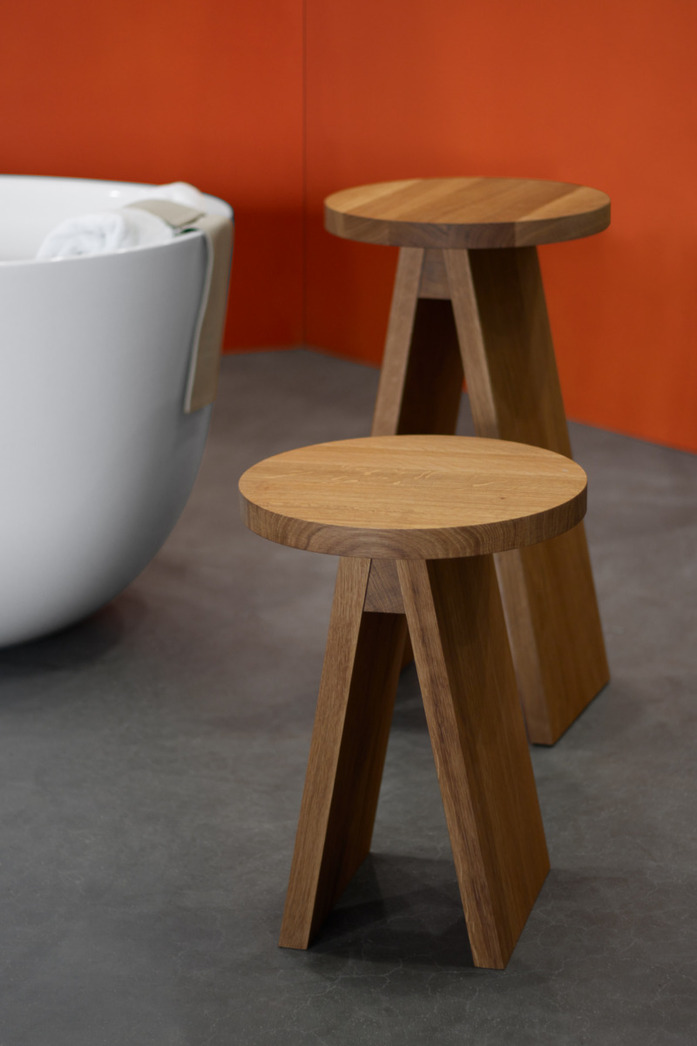 EK01 STOOL BOTH SIZES