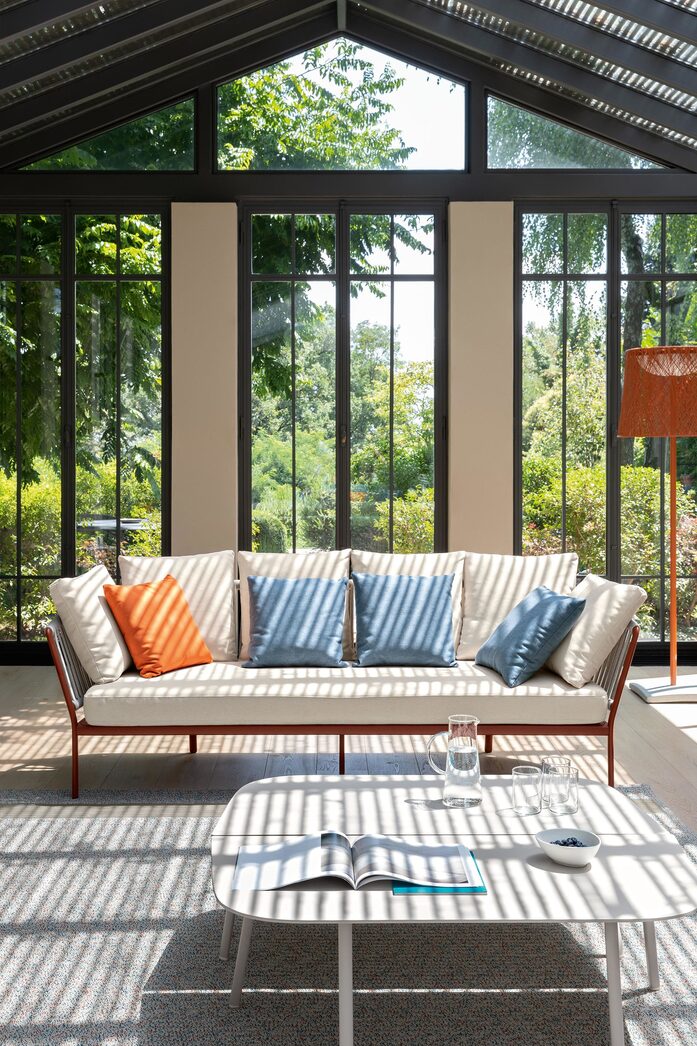 Fast Mosaiko table Ria sofa