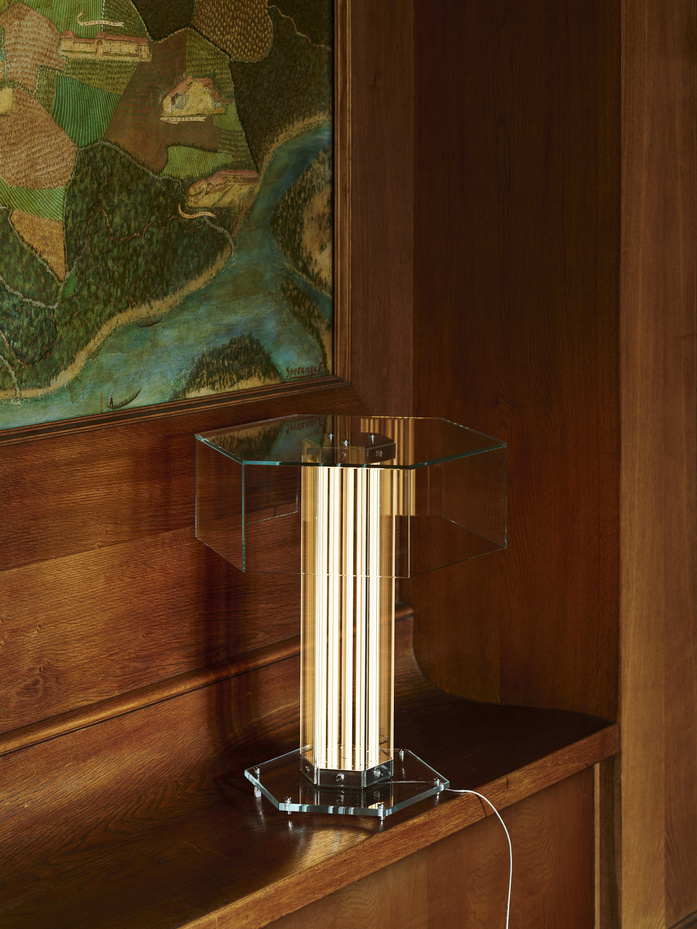 Flos Super Wire Table PH Robert Rieger Villa Crespi Italy 2024 001 f66ba746