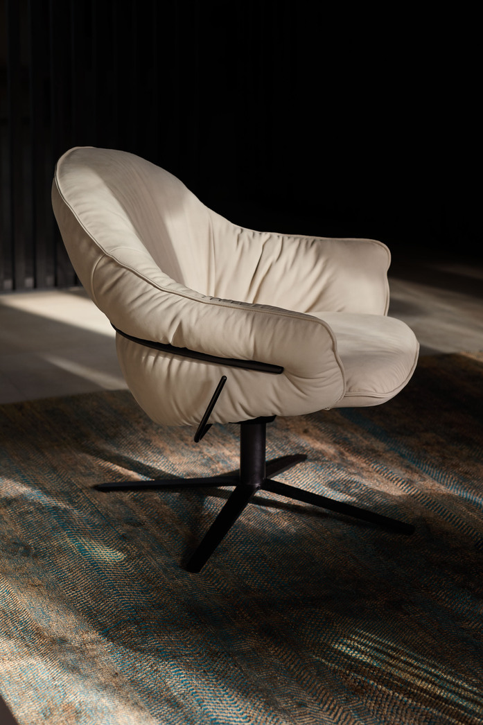 Freifrau Marie Lounge Chair 02