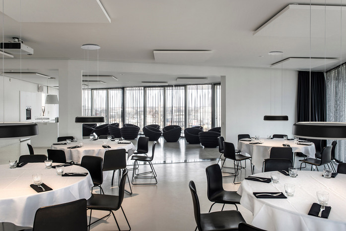 LP Grand Dining Room 00002