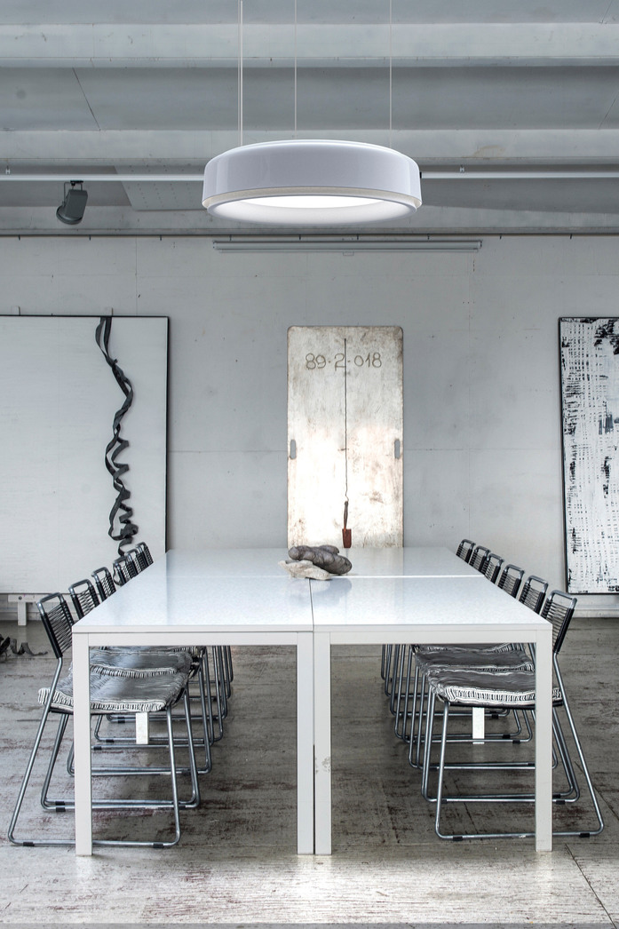 LP Grand White Table 00007