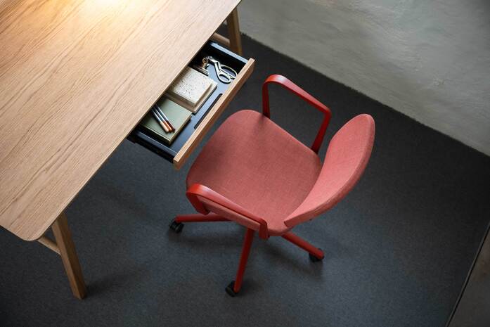 MATERIA Palette armchair Soho table close up 02