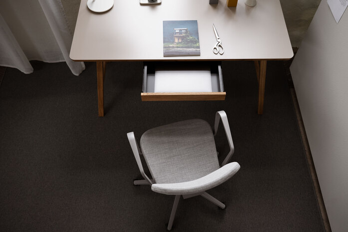 MATERIA Palette armchair Soho table close up 04