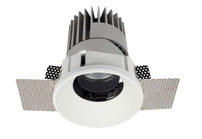 PERFORMANCE L TRIMLESS SPOT ROUND 5