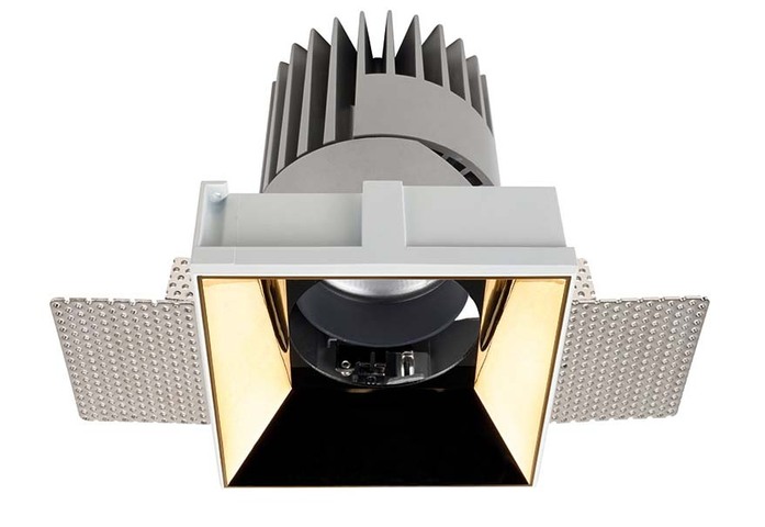 PERFORMANCE L TRIMLESS SPOT SQUARE 9