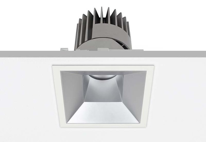 PERFORMANCE M STANDARD SPOT FIXED SQUARE 1