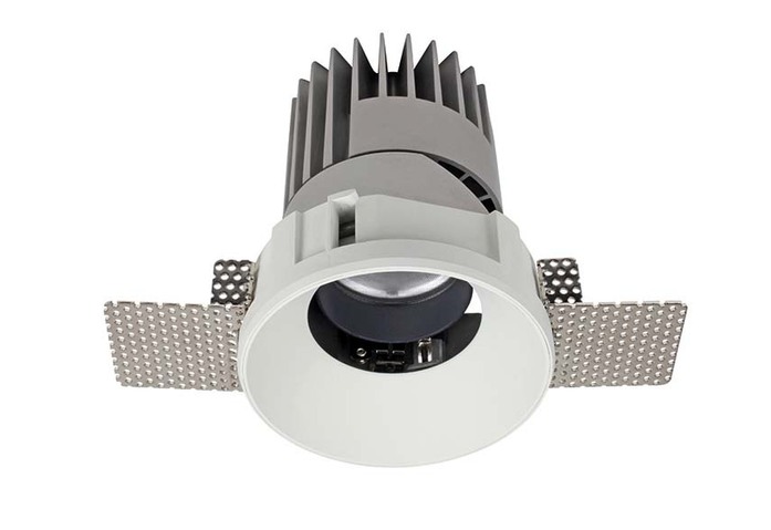 PERFORMANCE M TRIMLESS SPOT ROUND 5