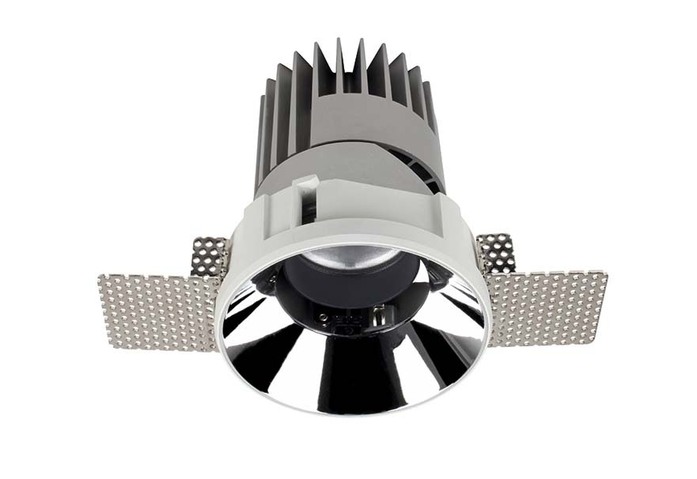 PERFORMANCE M TRIMLESS SPOT ROUND 7