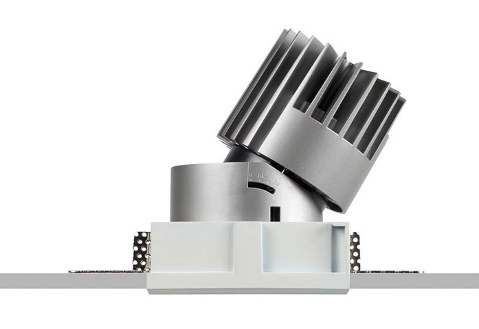 PERFORMANCE M TRIMLESS SPOT SQUARE 2