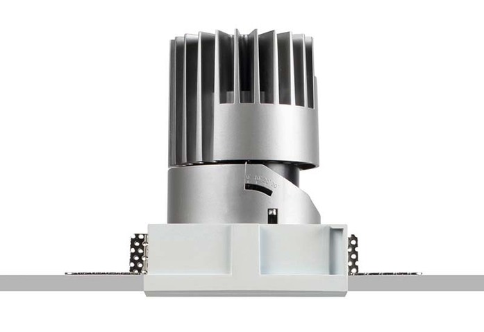 PERFORMANCE M TRIMLESS SPOT SQUARE 3