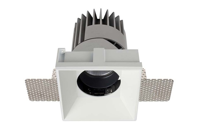 PERFORMANCE M TRIMLESS SPOT SQUARE 5