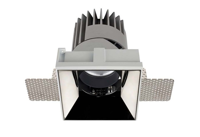 PERFORMANCE M TRIMLESS SPOT SQUARE 8