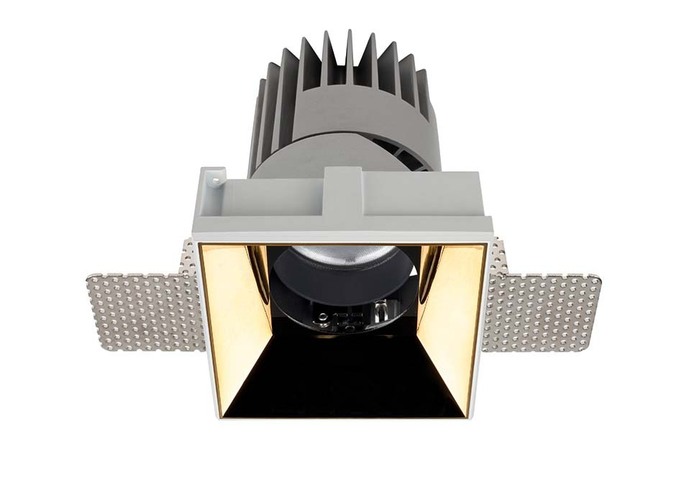 PERFORMANCE M TRIMLESS SPOT SQUARE 9