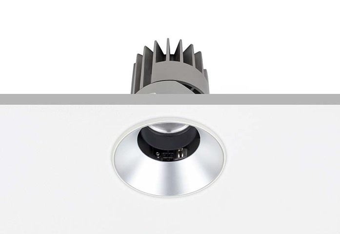 PERFORMANCE S TRIMLESS SPOT ROUND 1