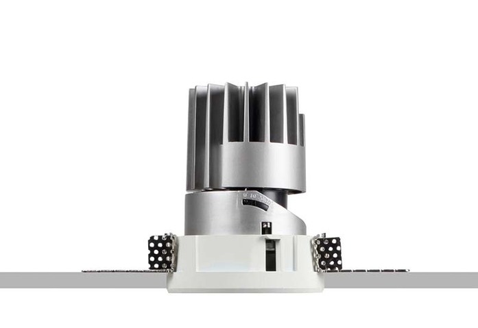 PERFORMANCE S TRIMLESS SPOT ROUND 3