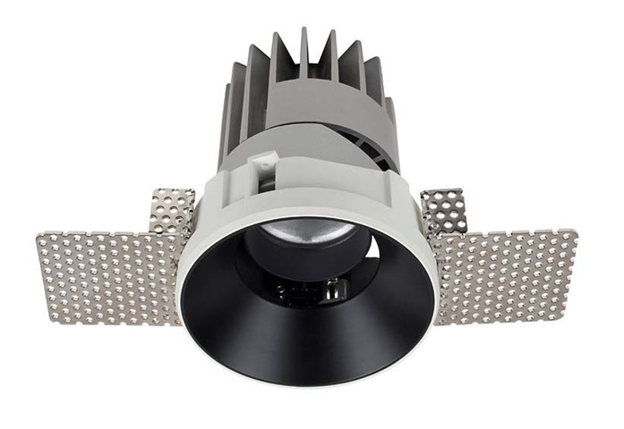 PERFORMANCE S TRIMLESS SPOT ROUND 6