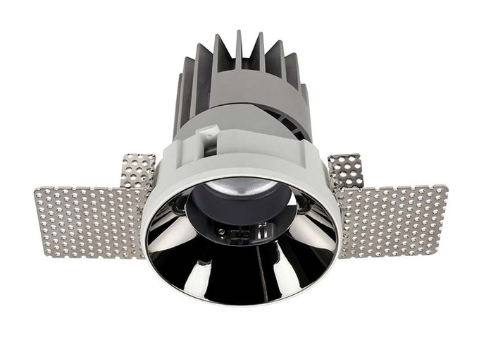 PERFORMANCE S TRIMLESS SPOT ROUND 8