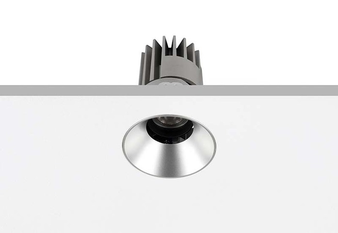 PERFORMANCE XS TRIMLESS SPOT ROUND 1