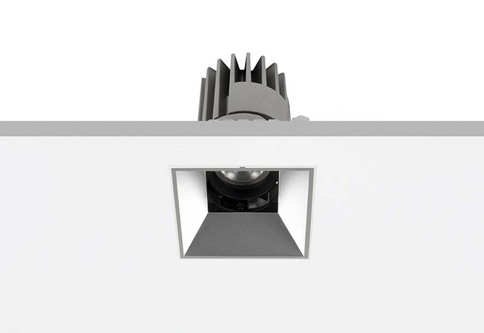 PERFORMANCE XS TRIMLESS SPOT SQUARE 1