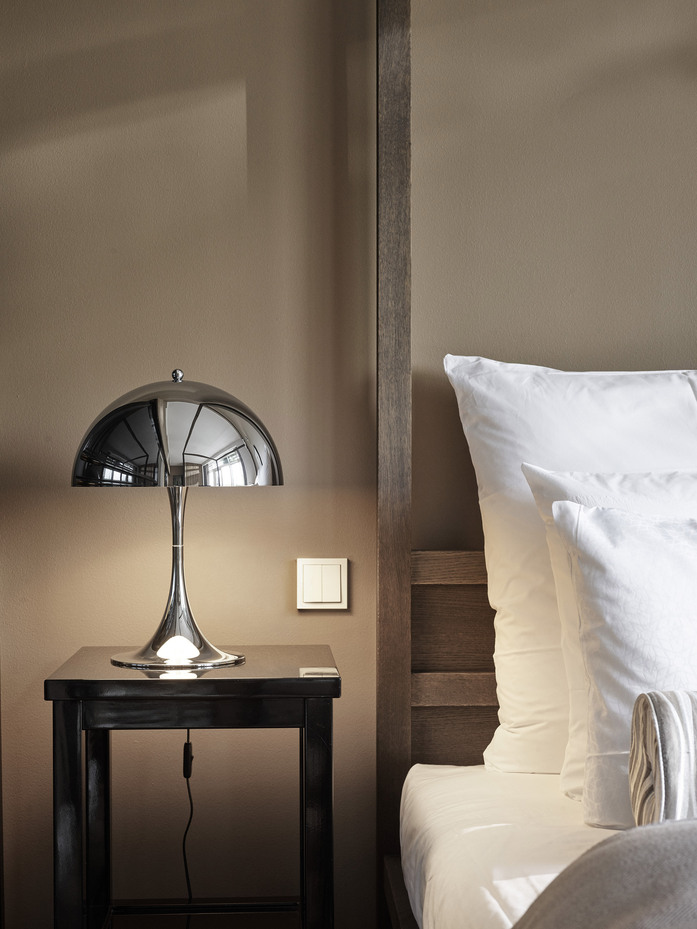 Panthella 320 Chrome SS21 Hotel Nimb 07222